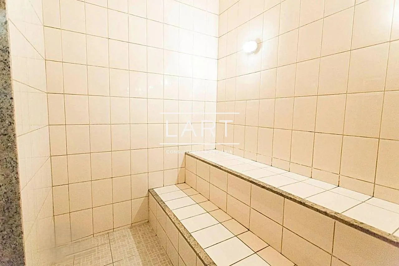 Apartment on the 11th floor with a bathtub — photo 17