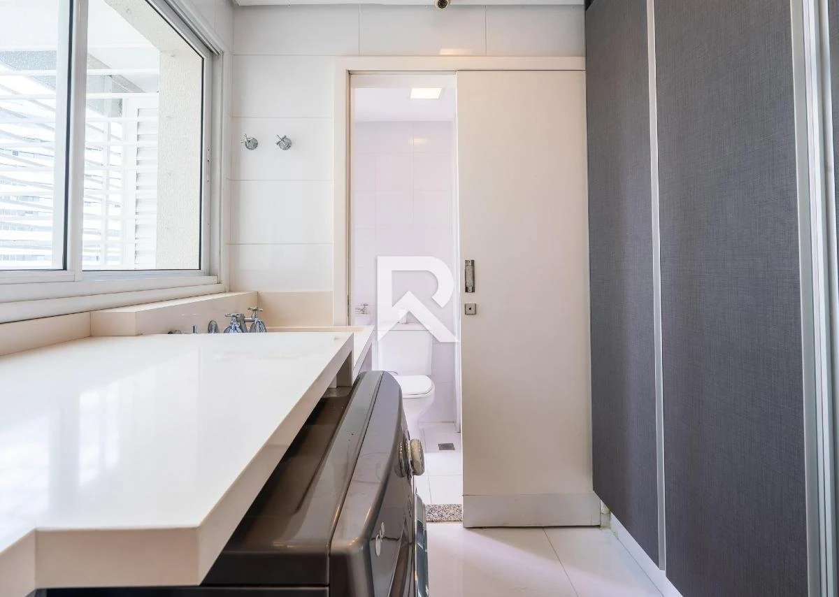 276 m² apartment with a bathtub and floor-to-ceiling windows — photo 33