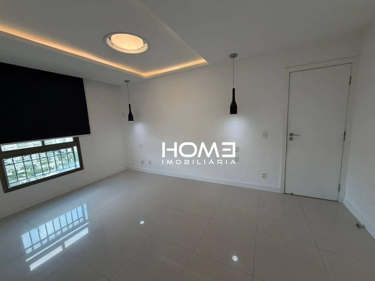 Furnished apartment, 365 m², with floor-to-ceiling windows — photo 22