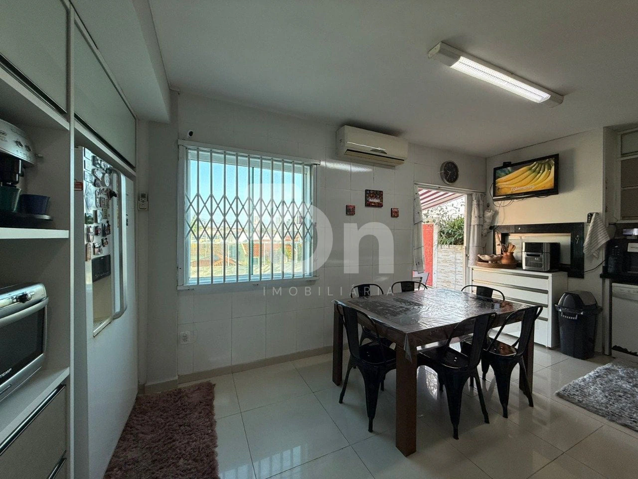 Floor-to-ceiling windows in a 5-bedroom house, 300 m² — photo 16