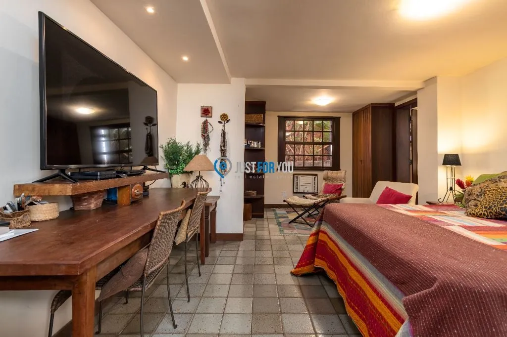 7-bedroom house with a bathtub — photo 6