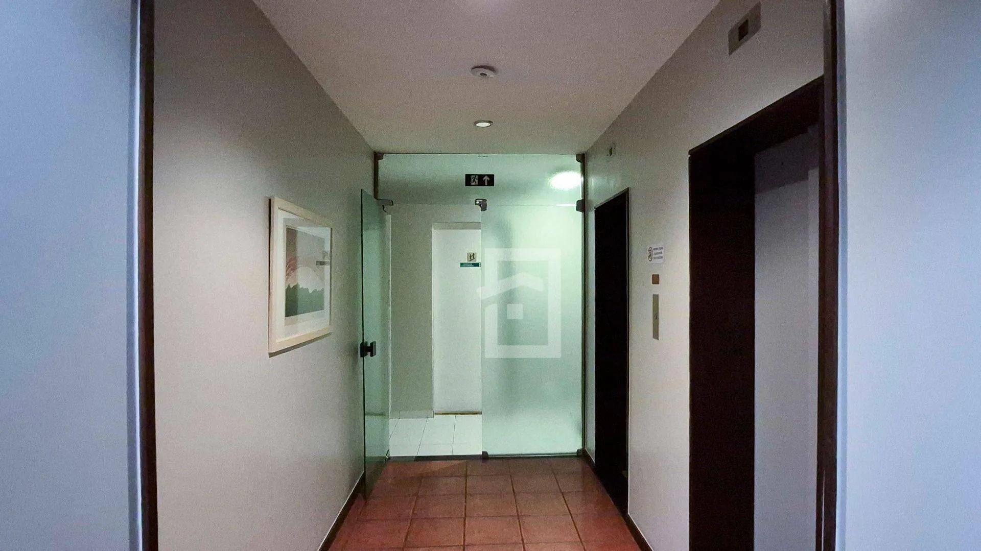 2-bedroom apartment with balcony and 105 m² — photo 35