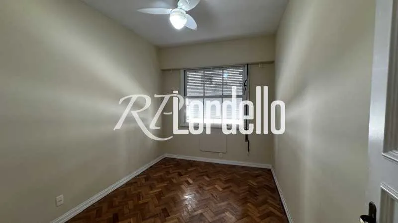 Apartment, 122 m², with wood or laminate floors — photo 10