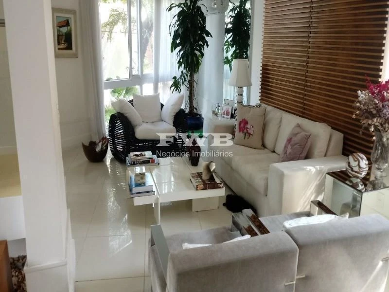11-bedroom house with a walk-in closet in Rio de Janeiro — photo 23