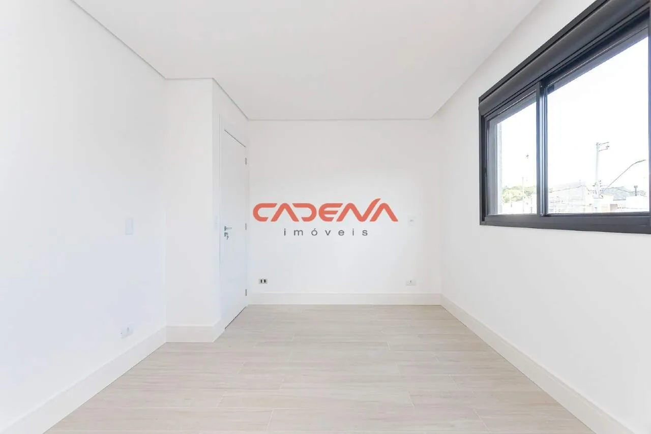 Glass-enclosed balcony in a 3-bedroom house, 124 m² — photo 34