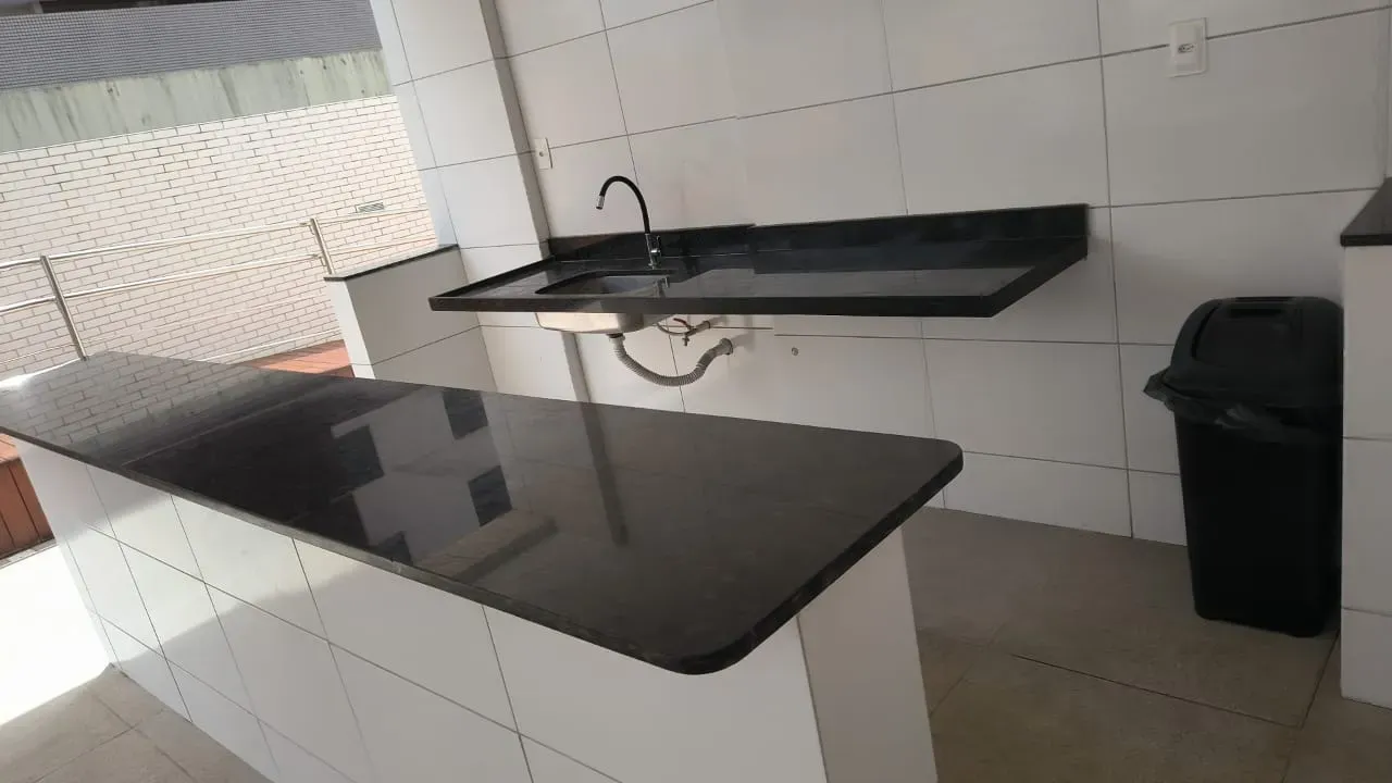 Top-floor apartment with 3 bedrooms, 2 en-suites and 2 parking — photo 13