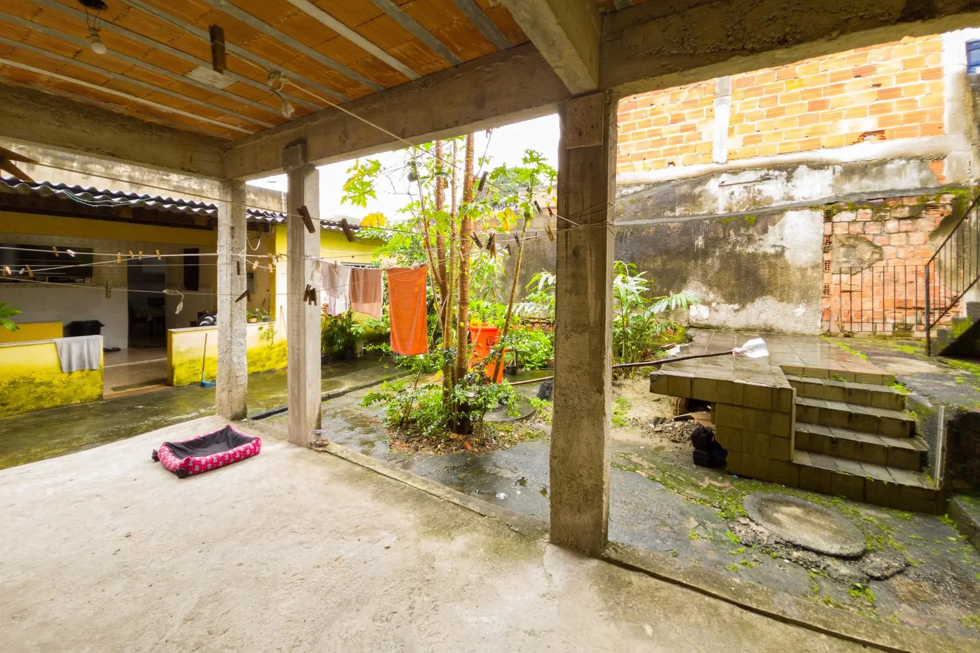 360 m² house with a home office and a garden — photo 49
