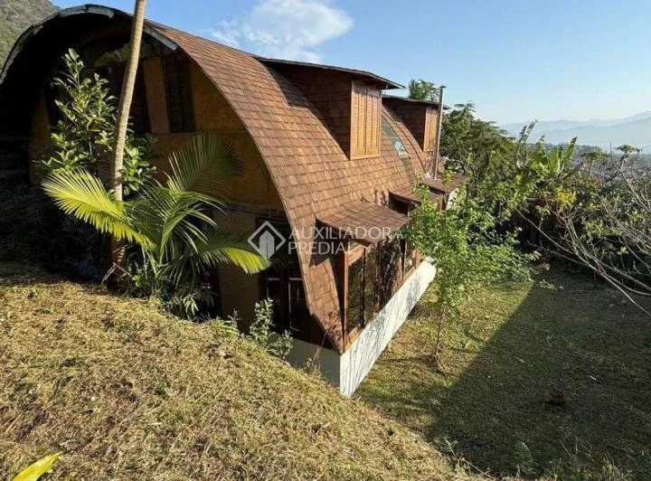 Unfurnished 4-bedroom house with 1 bath and 3 parking — photo 4