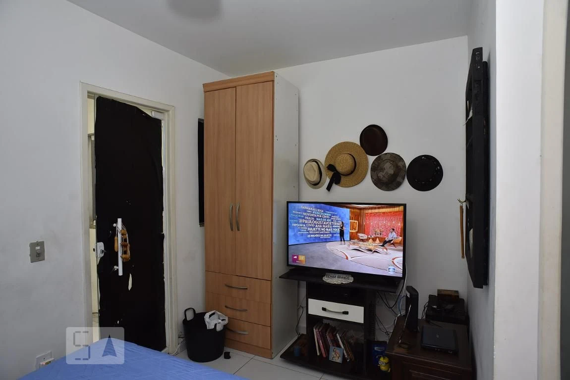 Furnished house with 2 en-suite bedrooms and laundry area — photo 17
