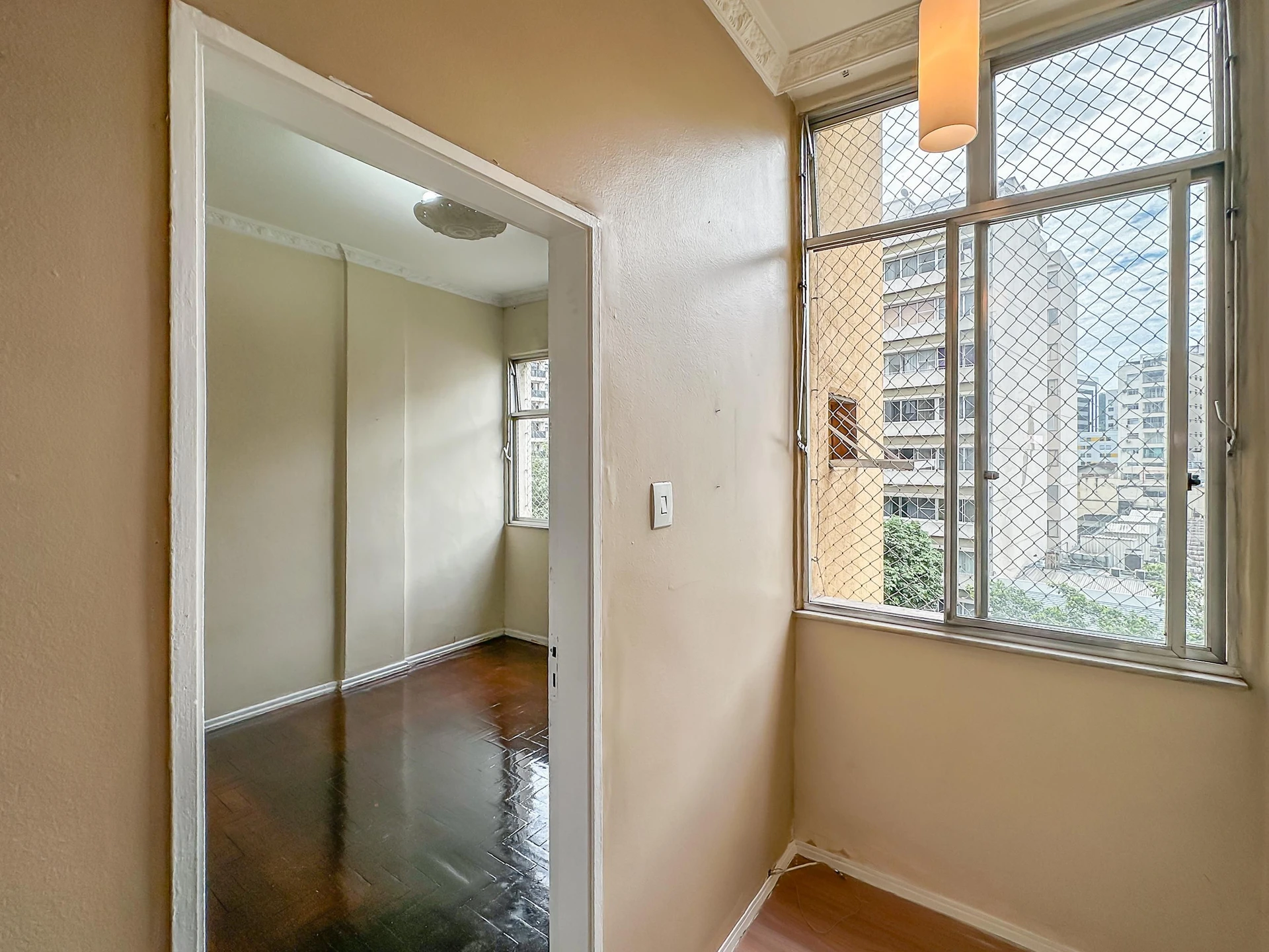Wood or laminate floors in a one-bedroom apartment, 62 m² — photo 29