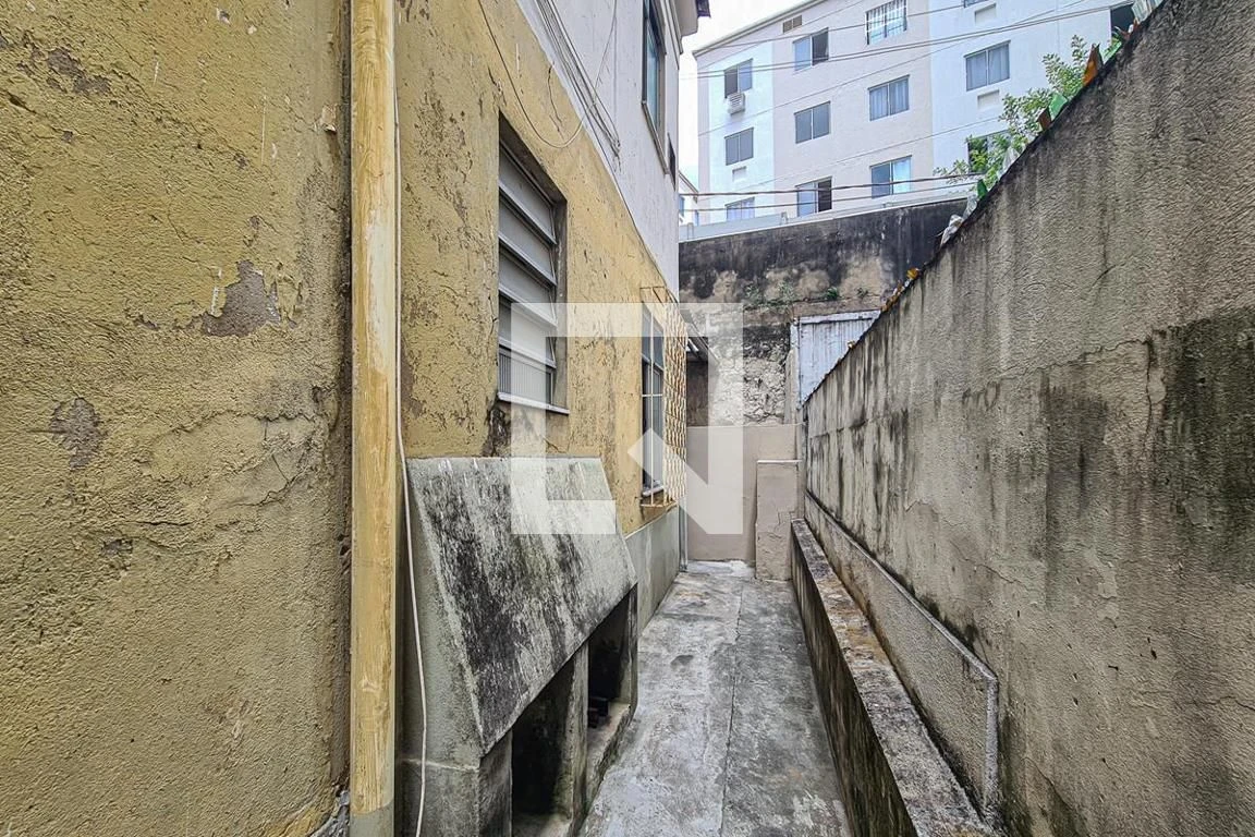 House with 3 bedrooms, 1 bathroom and 1 parking spot — photo 8