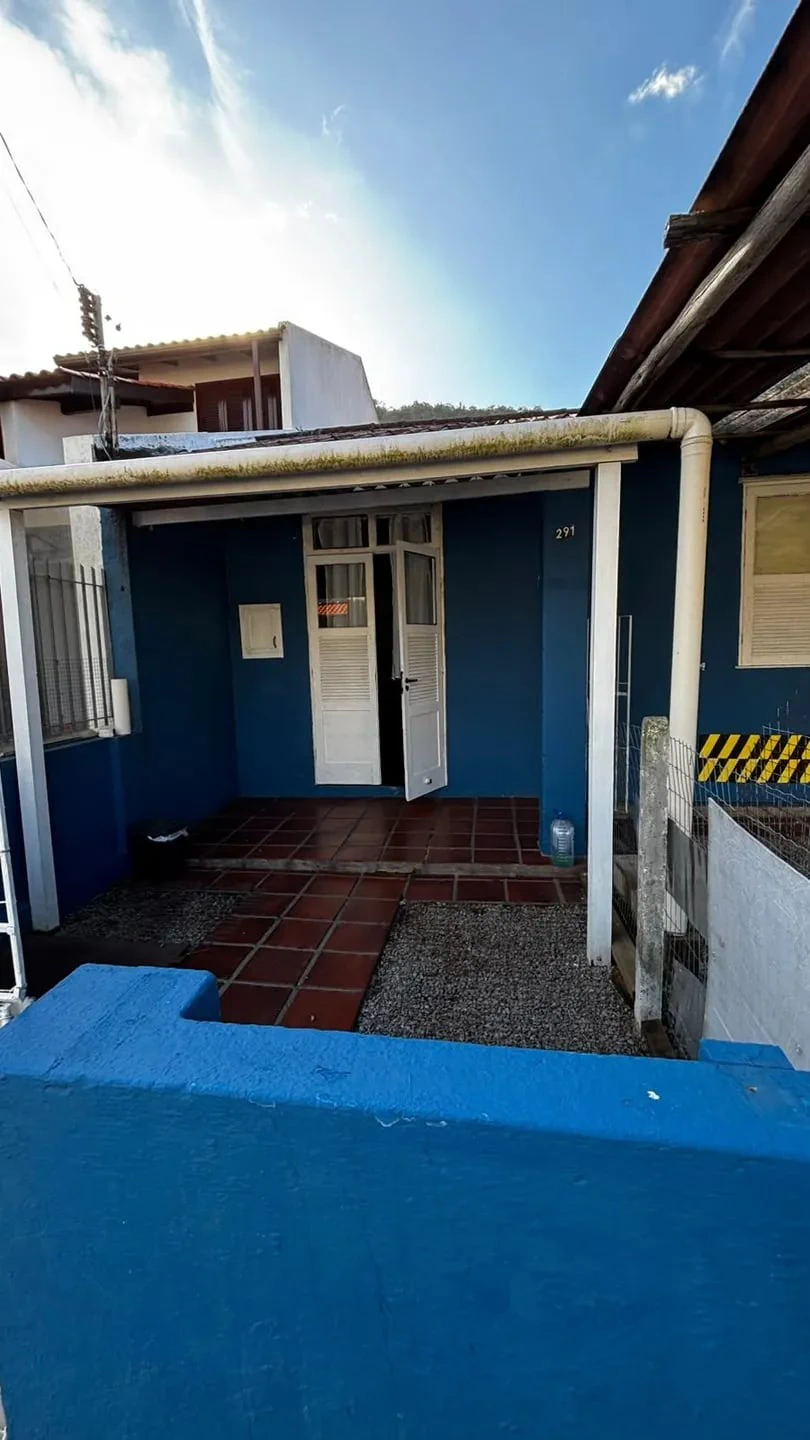 2-bedroom house with a washing machine in Florianópolis — photo 13