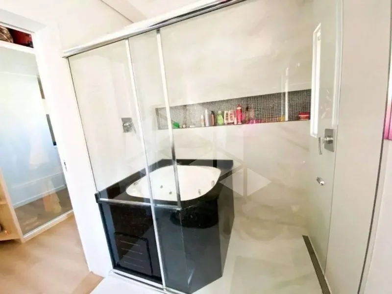Меблированный дом с рабочим столом и 4 спальнями, 350 м²