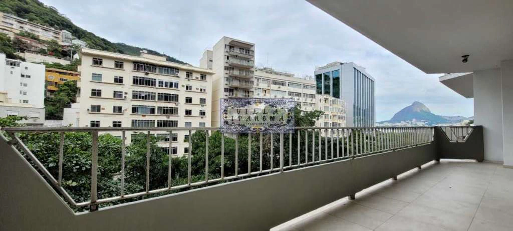 129 m² apartment with 3 bedrooms and a balcony — photo 20