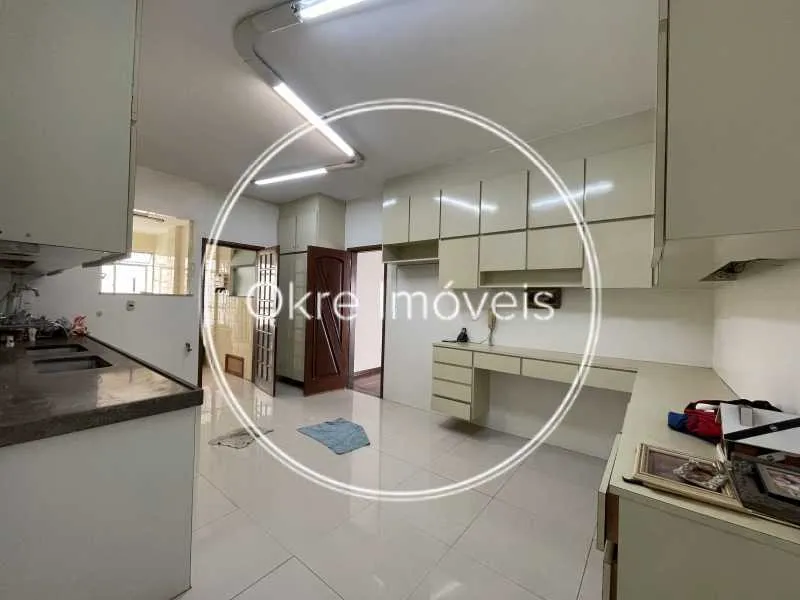 Apartamento de 3 dormitórios com suíte e 159 m²