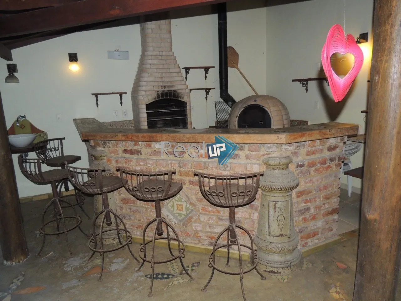 House with 3 bedrooms and 600 m² plus private BBQ terrace — photo 21