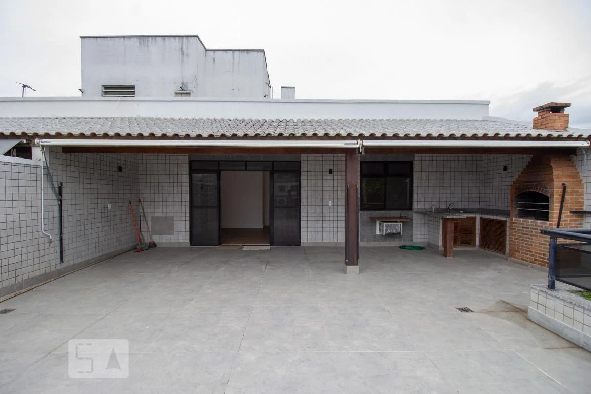 3-bedroom apartment with a balcony and built-in BBQ — photo 31