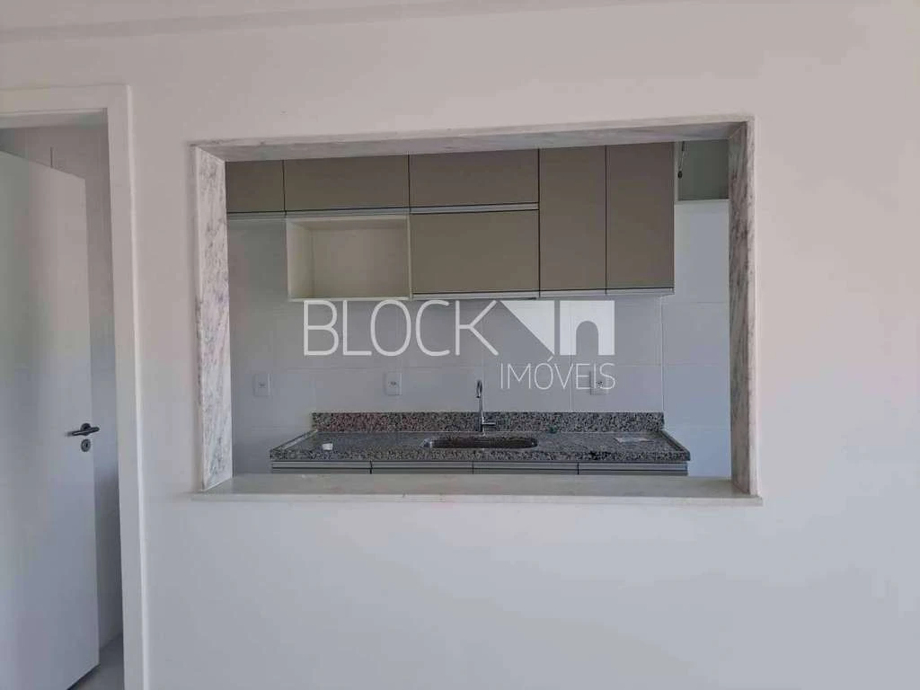 1-bedroom apartment with balcony and 49 m² — photo 2