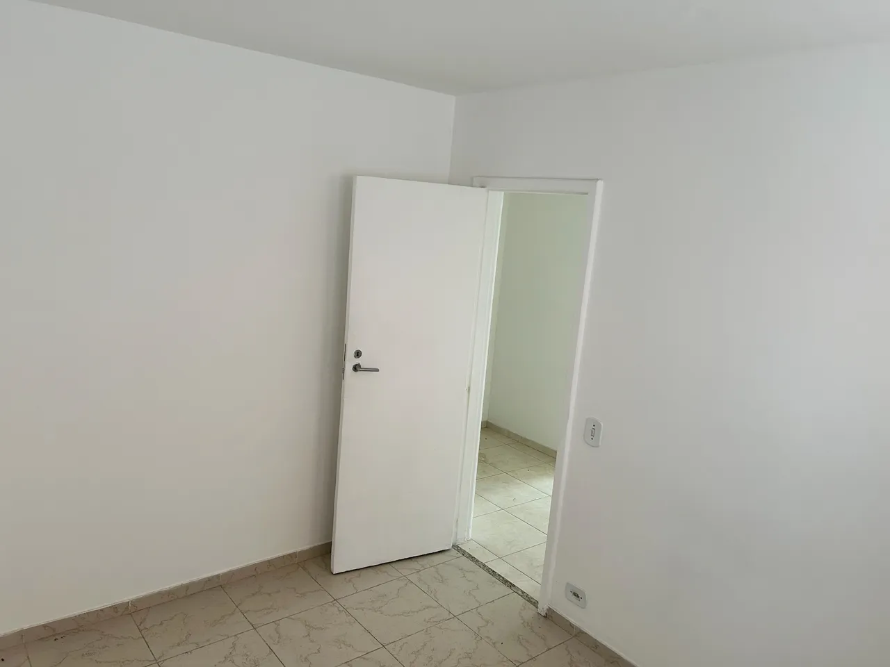 1-bedroom apartment with a separate closed kitchen — photo 9
