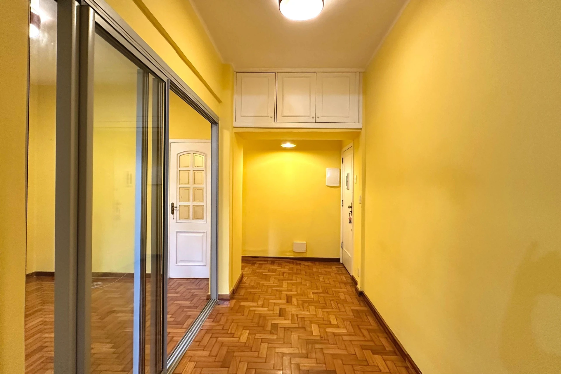 Apartment, 69 m², with wood or laminate floors — photo 38