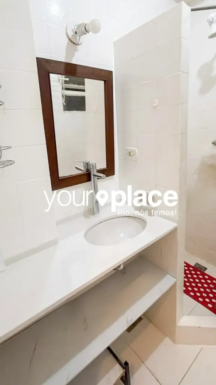 1-bedroom apartment with a glass-enclosed shower — photo 4
