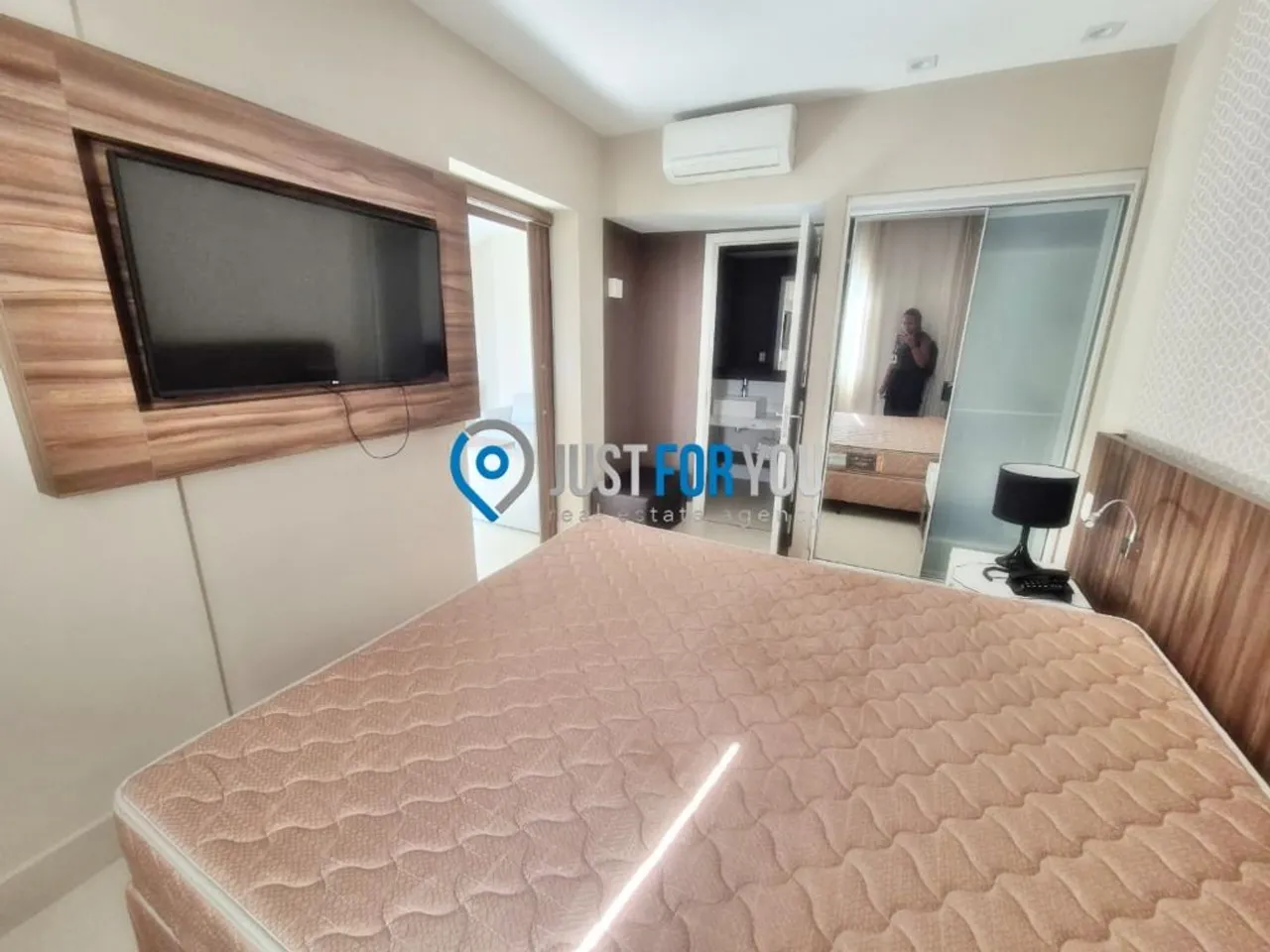 1-bedroom apartment with a balcony and 55 m² — photo 4