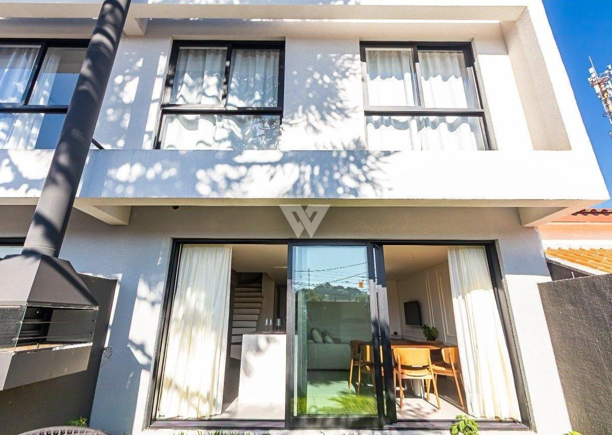 Townhouse with 3 en-suite bedrooms and open kitchen
