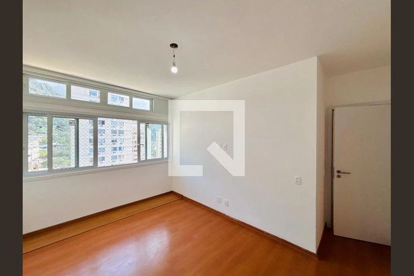 Walk-in closet in a 3-bedroom apartment, 83 m² — photo 33