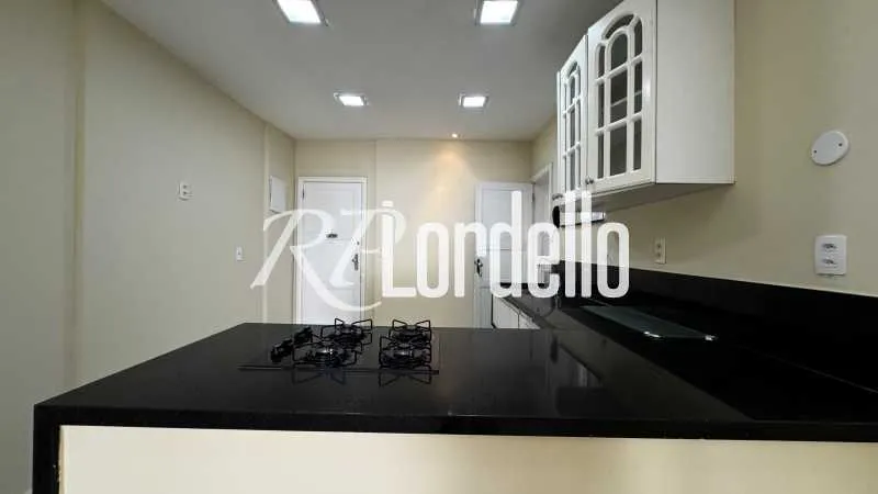 Apartment, 122 m², with wood or laminate floors — photo 2