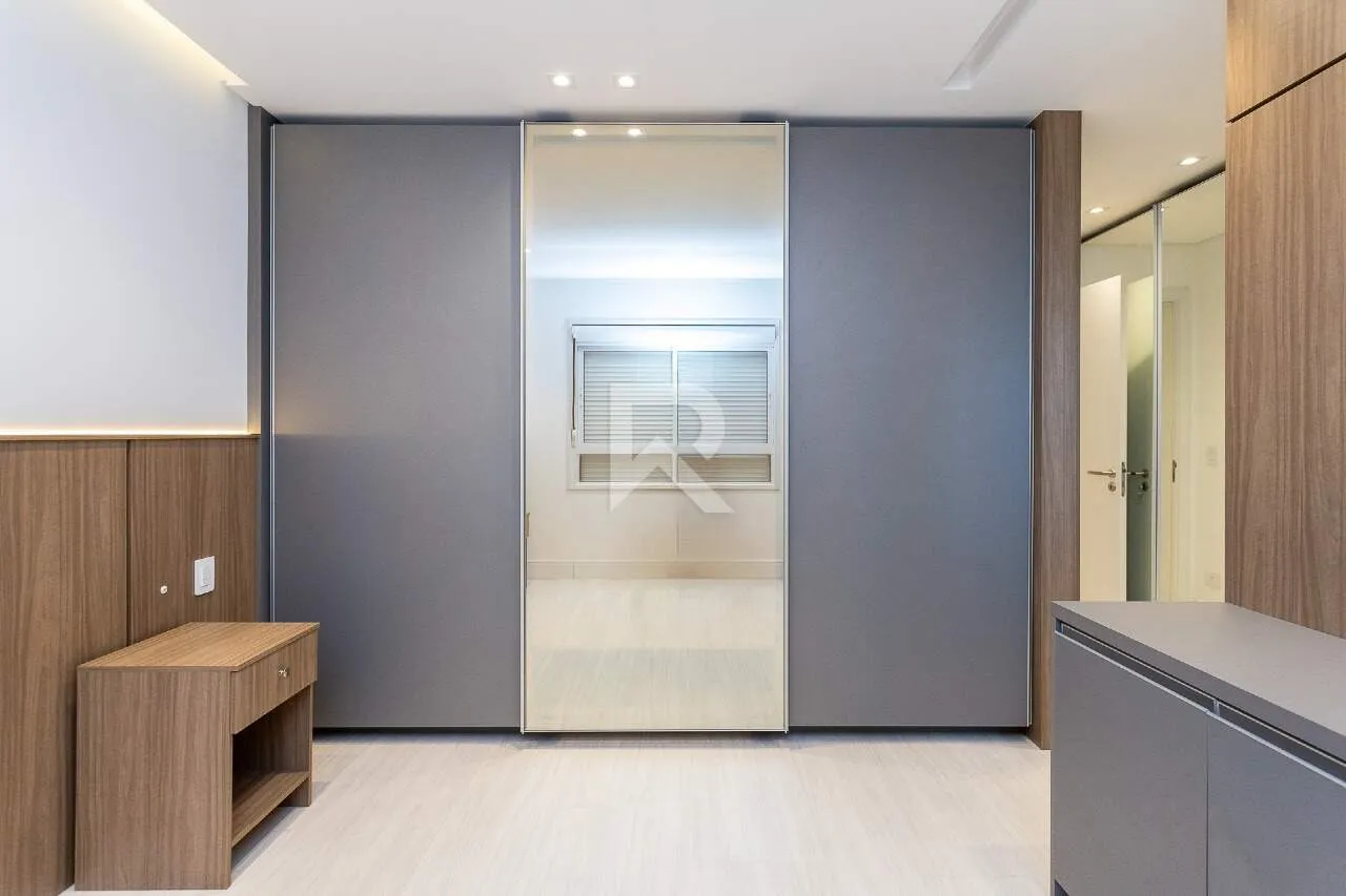 159 m² apartment with 4 bedrooms and a glassed-in balcony — photo 42