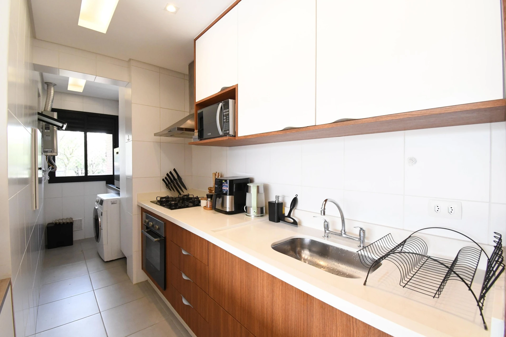 3-bedroom apartment in a building with a gym — photo 9