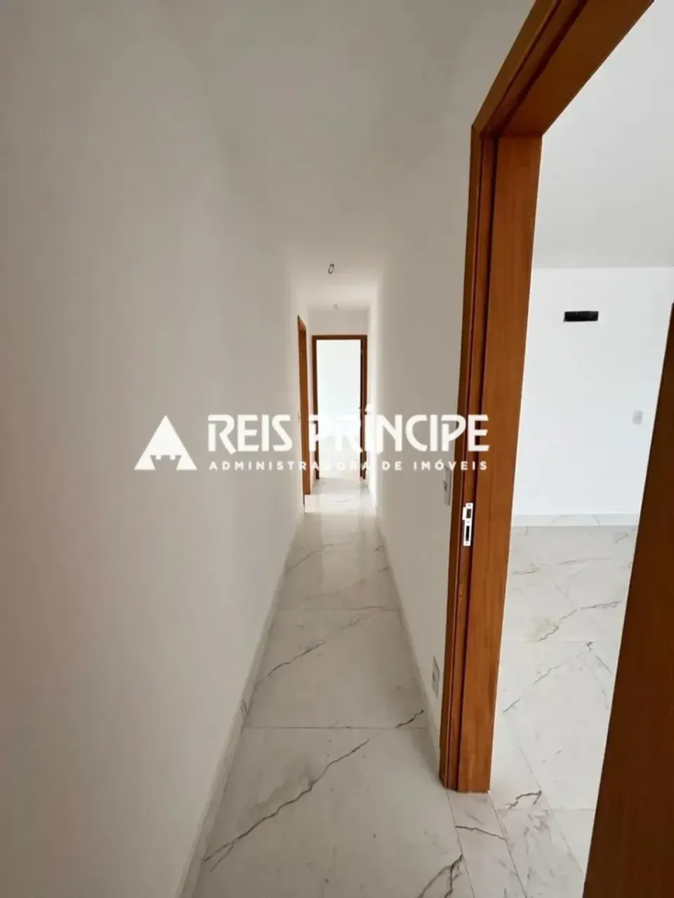 Unfurnished apartment with 4 bedrooms and a glass balcony — photo 14
