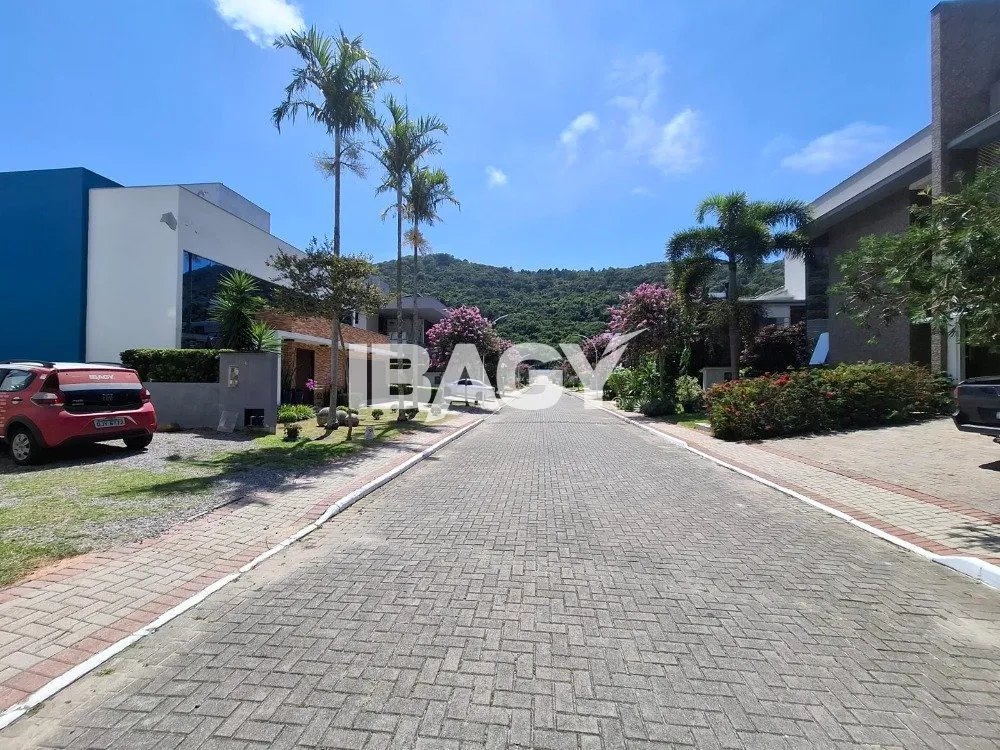Furnished house with 4 en-suites and 220 m², no parking — photo 19