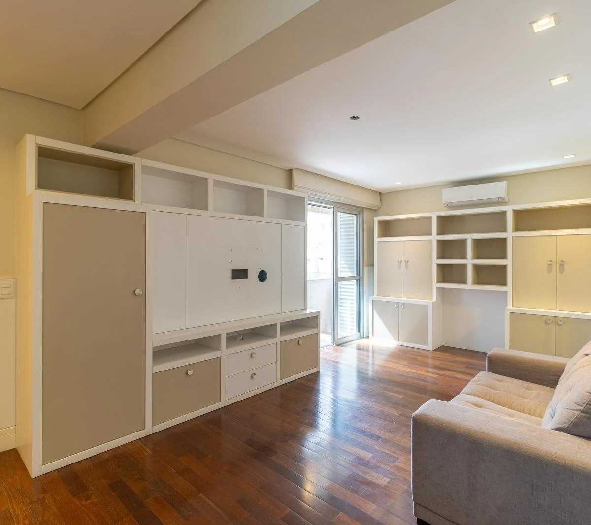 Home office in a 5-bedroom apartment, 441 m² — photo 6