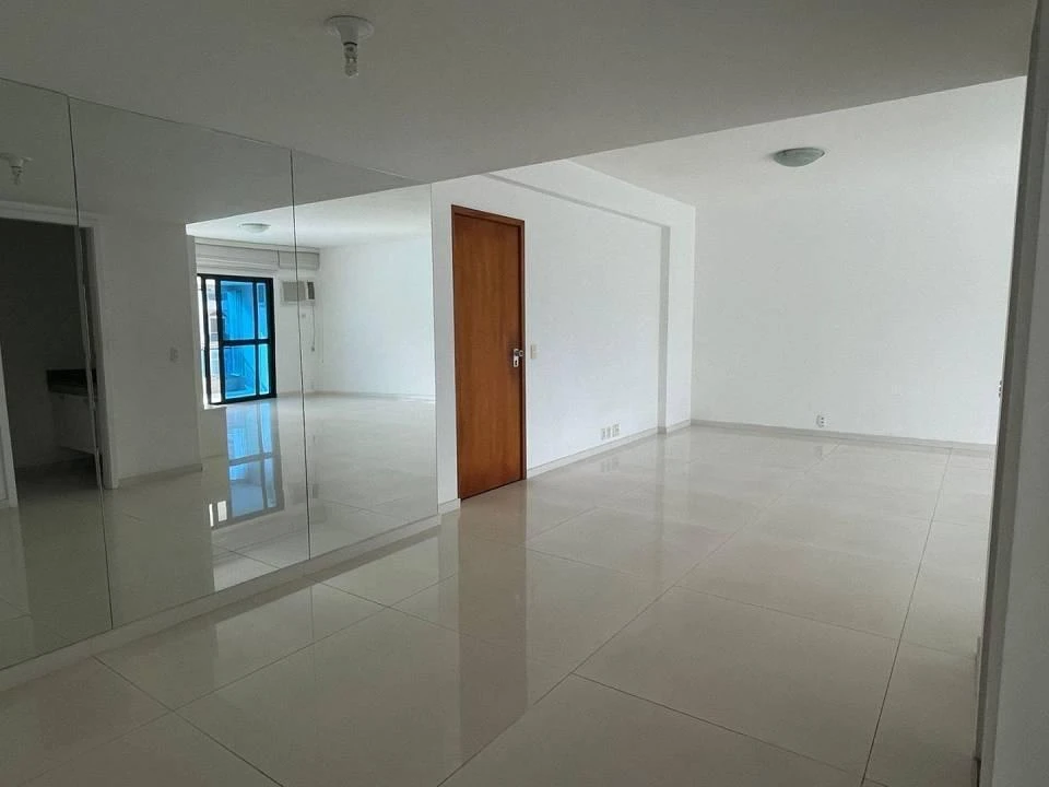 Apartment with 3 en-suite bedrooms and gas stove — photo 8