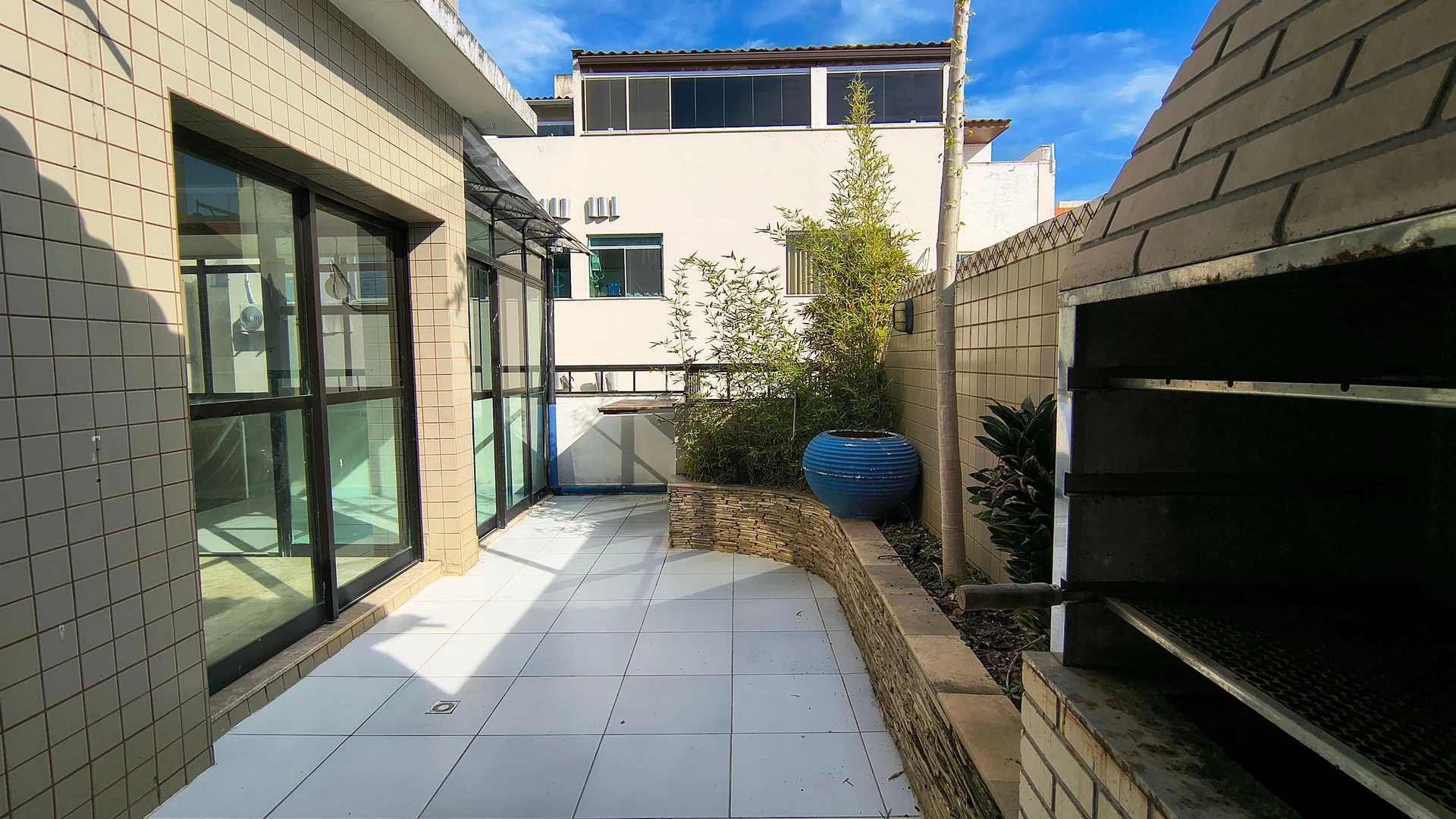 Apartment with 3 en-suite bedrooms and 5 baths, 2 parking — photo 22