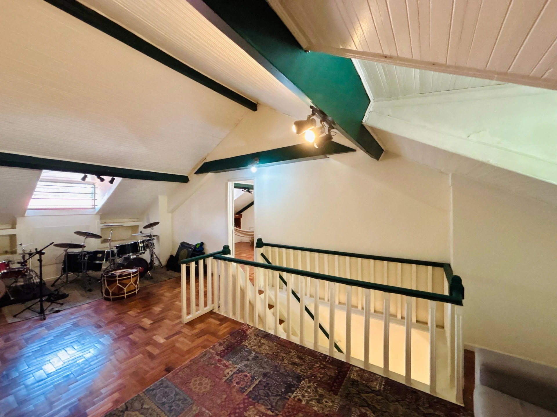 Furnished house, 380 m², with a grill on the balcony — photo 64