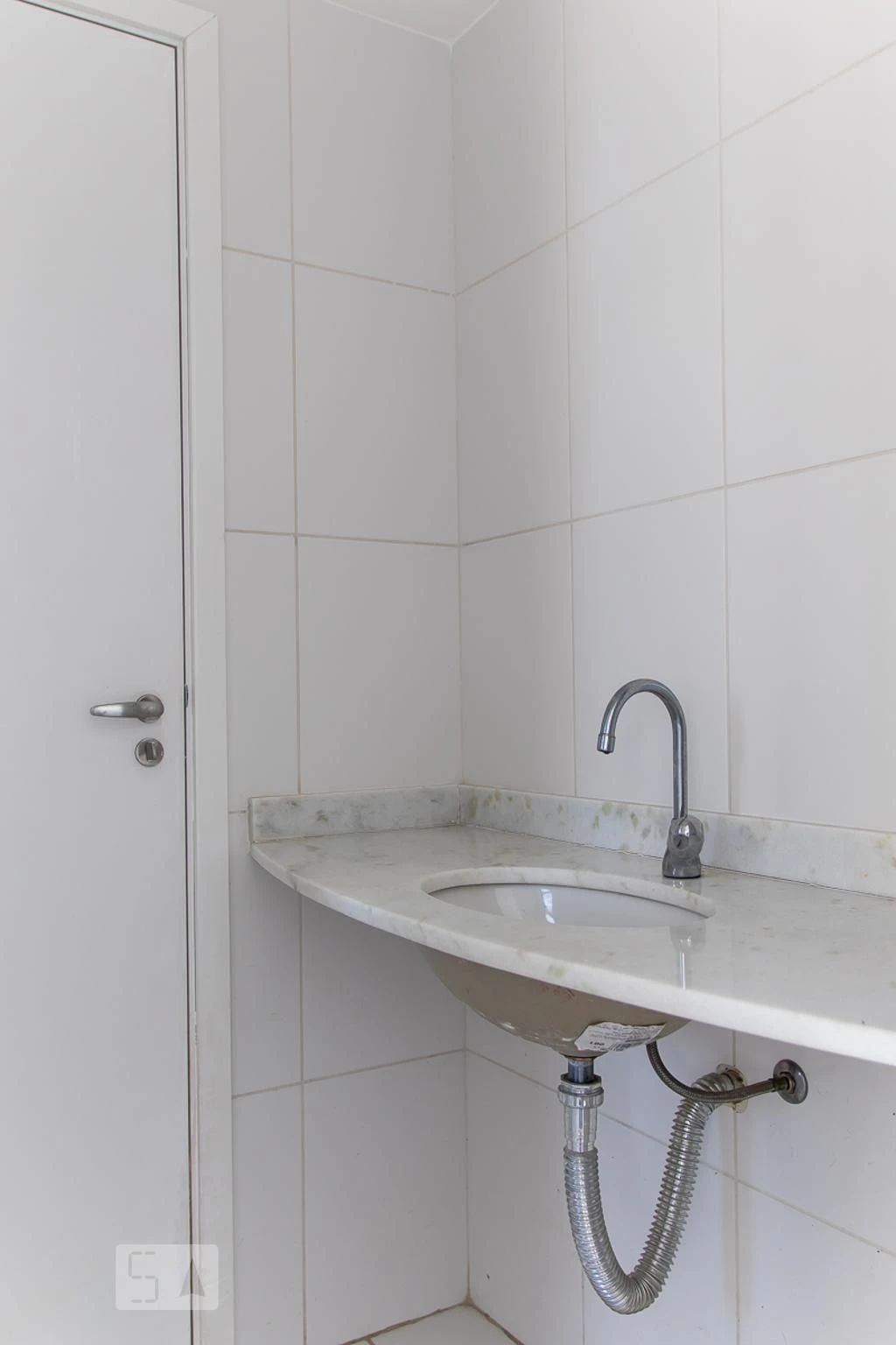Unfurnished 3-bedroom apartment with en-suite baths — photo 13