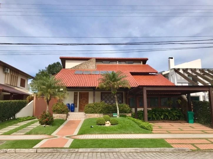 Casa de 290 m² con balcón cerrado con vidrio y bañera — photo 2