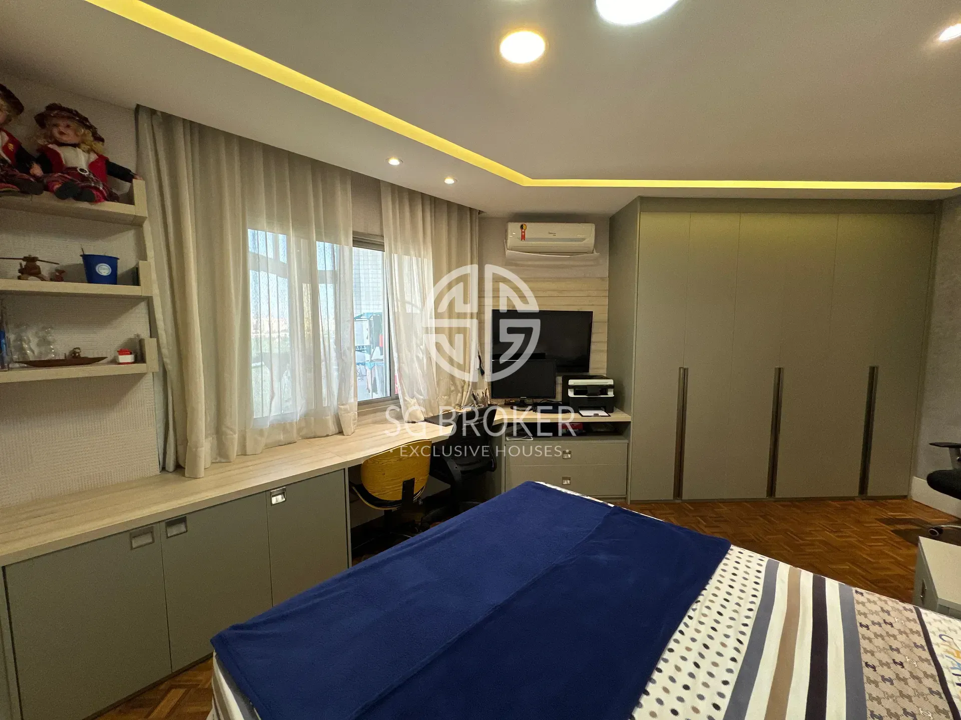 Furnished apartment with open-plan kitchen and 4 bedrooms — photo 28