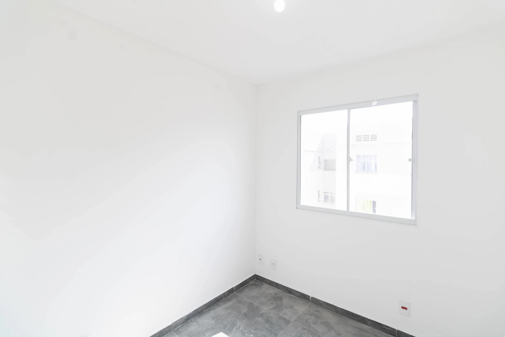 2-bedroom apartment with 1 bathroom and no parking — photo 35