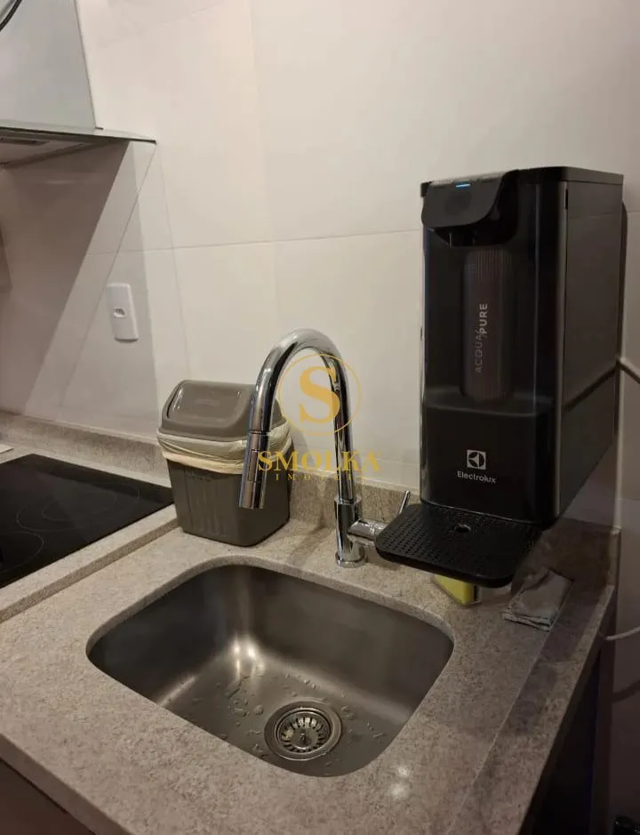 Furnished studio with integrated kitchen and glass shower — photo 18
