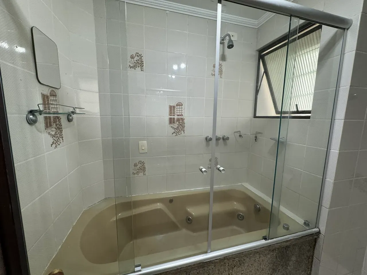 One-bedroom apartment with a jacuzzi — photo 20