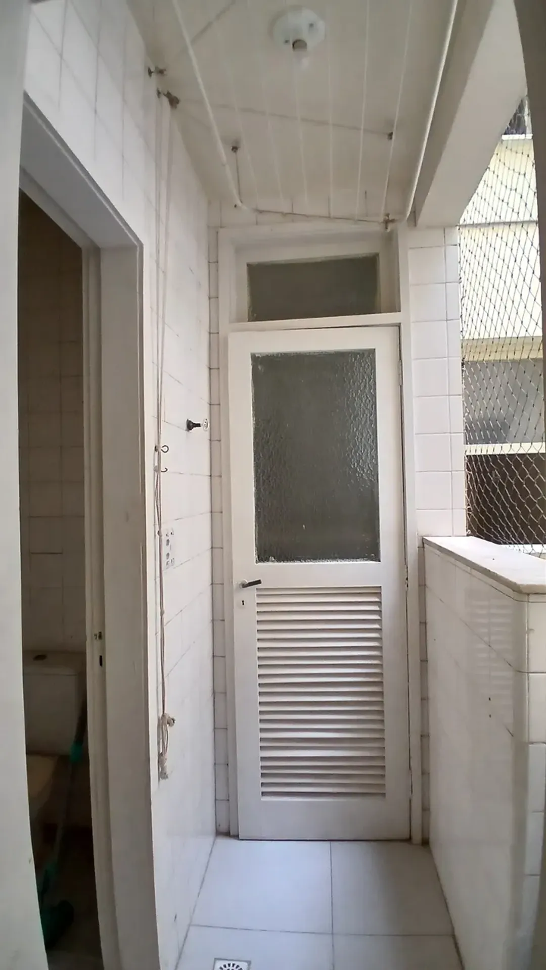Walk-in closet in a one-bedroom apartment, 45 m² — photo 26