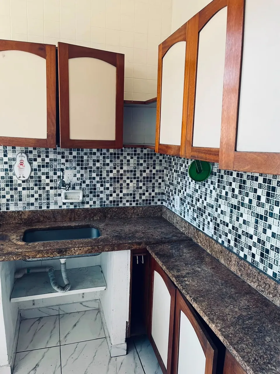 Unfurnished 2-bedroom apartment with a gas kitchen — photo 2