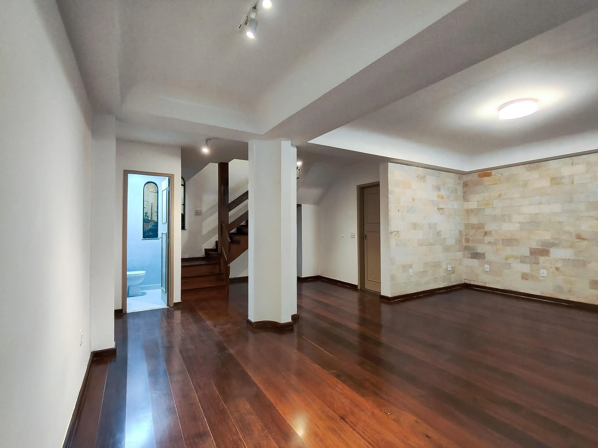 House for rent with 5 bedrooms and 8 bathrooms — photo 7