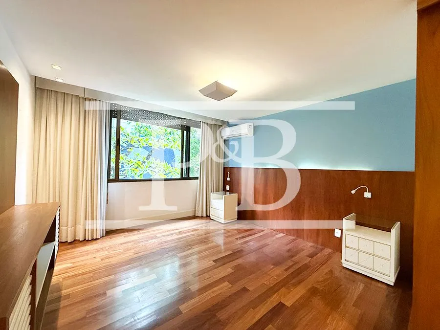 3-bedroom apartment with 261 m² and 2 bathrooms — photo 9