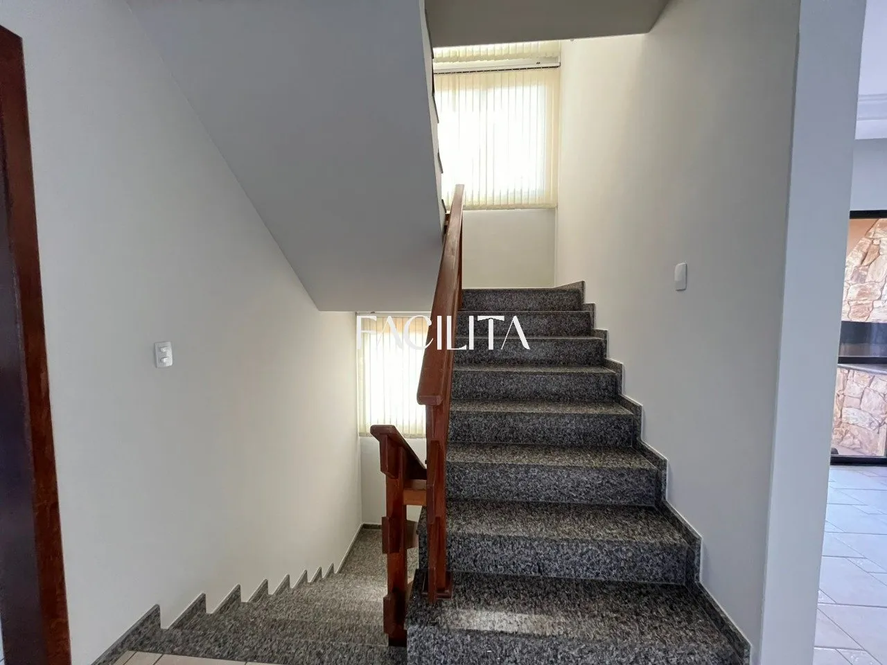 Furnished 456 m² house with 3 en-suite bedrooms and pool — photo 13