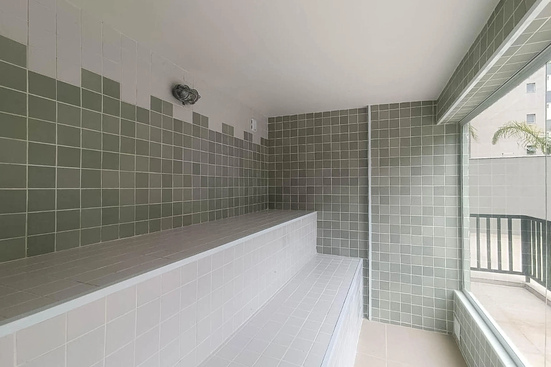 2-bedroom apartment in a building with a gym — photo 18