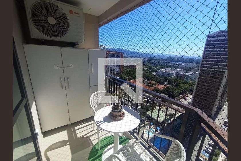 Studio mobiliado de 30 m² com varanda e 1 vaga — photo 3